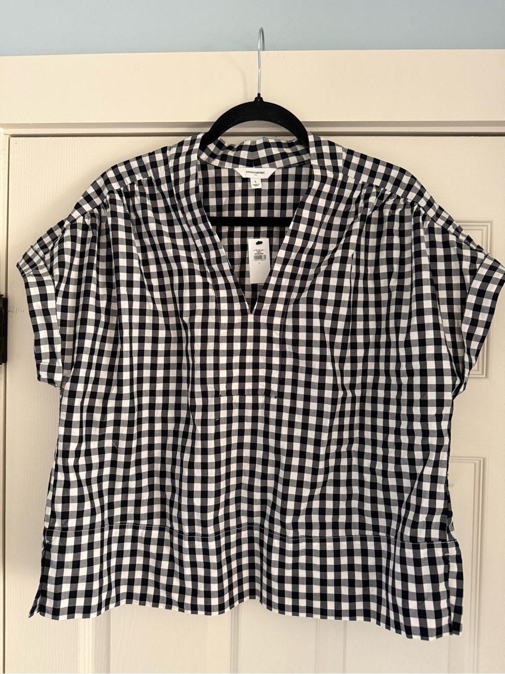 NWT Banana Republic Black and White Gingham V-Placket Button-Down Top